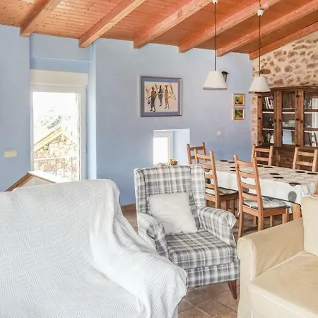 Two-bedroom Holiday In * Tanabueyes
